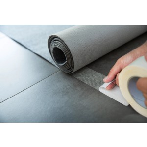 Anwendung LUX Boden-Verlegeband, 10 m x 50 mm, zum Verlegen von Bodenbelägen.