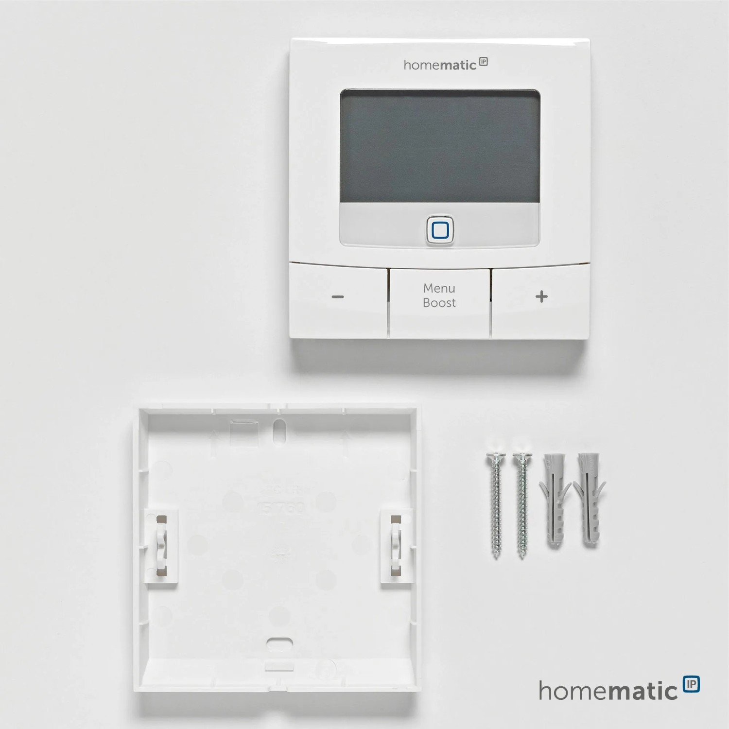 Weißer Homematic IP Wandthermostat Basic mit Display, Tasten und Montagezubehör für Smart Home Hausautomation.