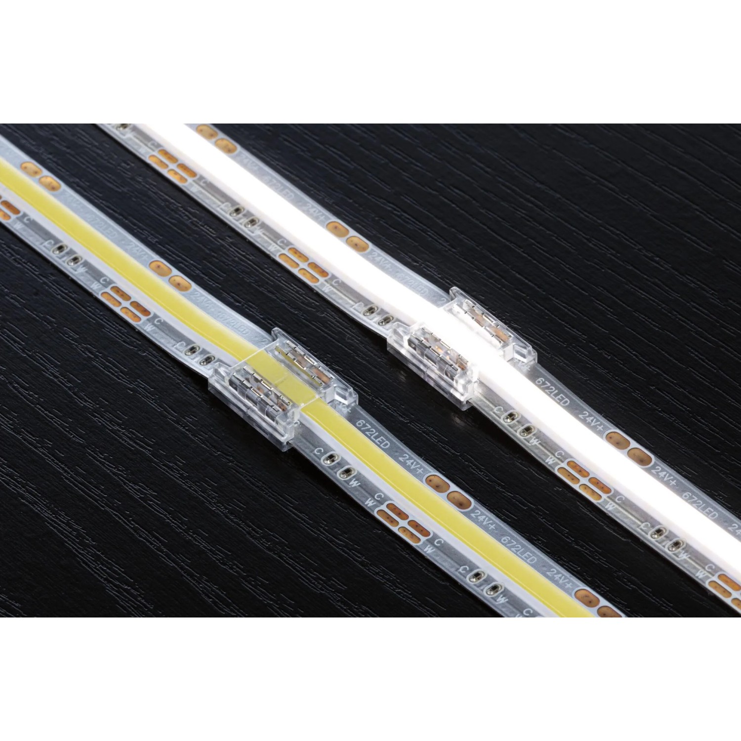 Paulmann Connector-Set für COB MaxLED Tunable White LED-Streifen, verbunden, mit warm- und kaltweißem Licht.