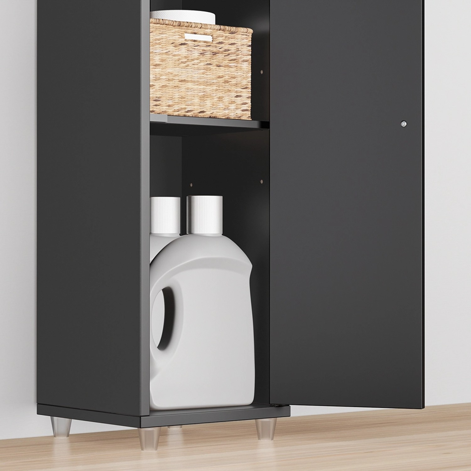 Schwarzer SoBuy Badezimmerschrank Hochschrank mit Regalböden und geöffneter Tür.