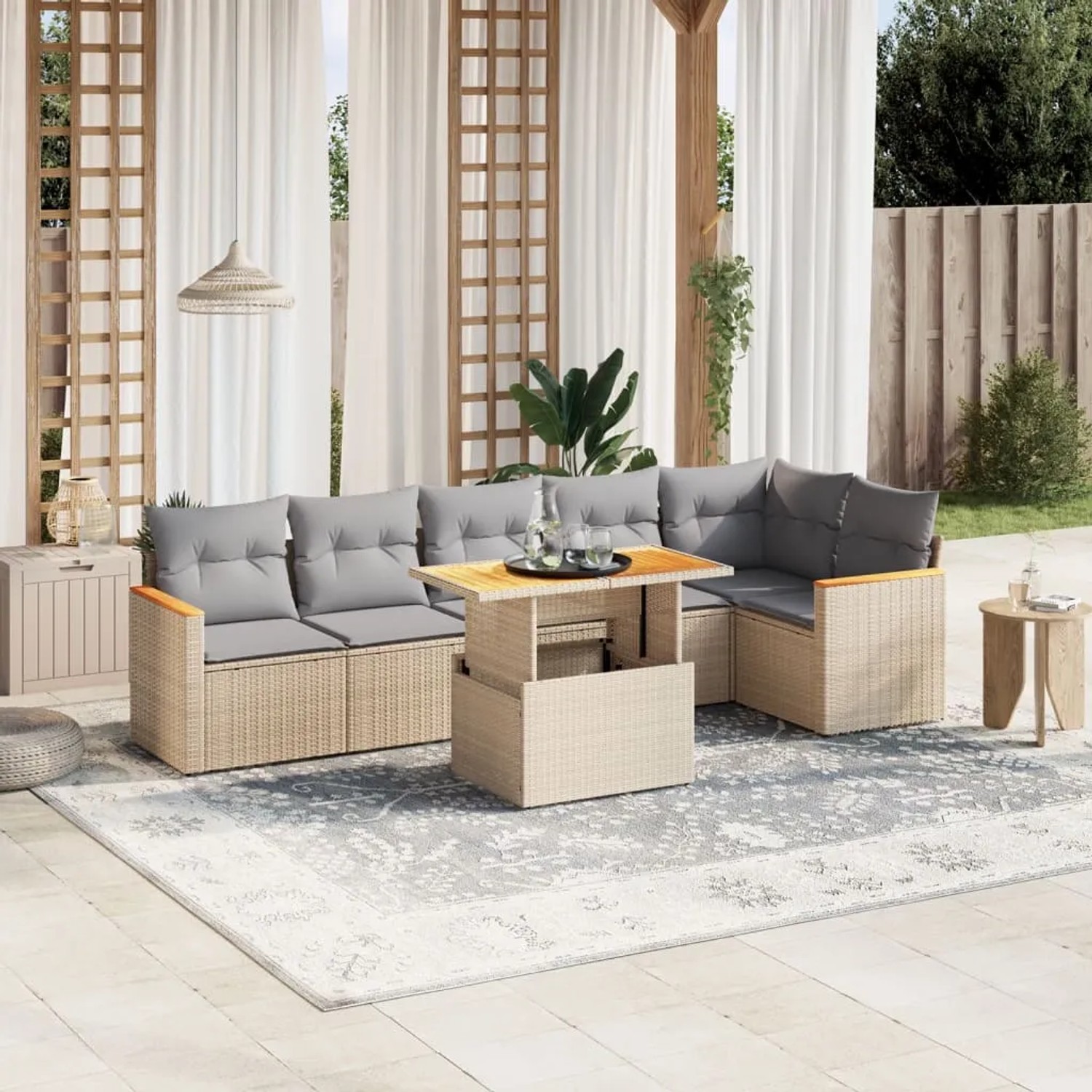 Beige 7-tlg. vidaXL Garten-Sofagarnitur aus Rattan mit hellgrauen Kissen und Tisch.