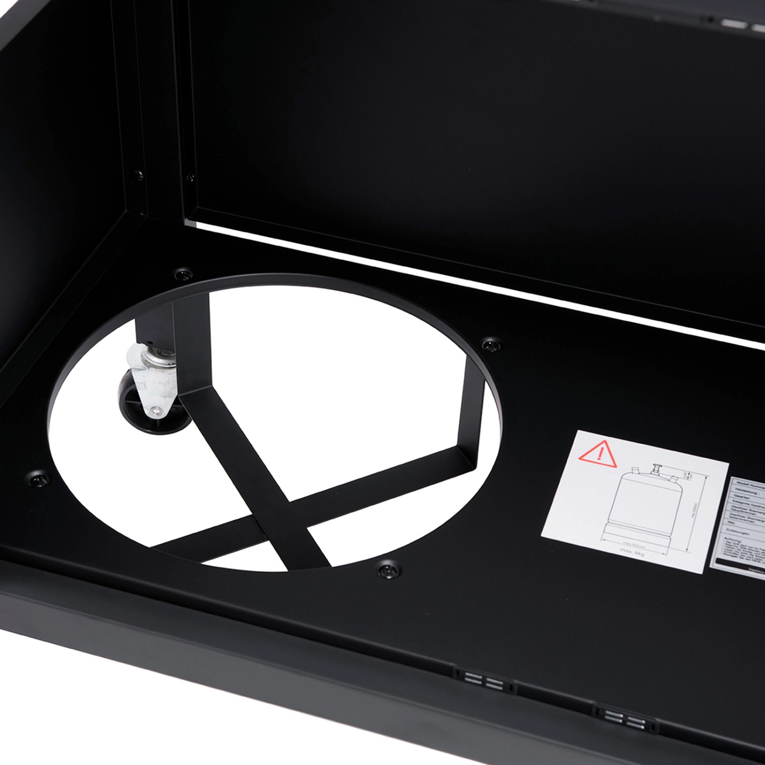 Detailaufnahme des schwarzen Taino Red Gasgrill-Untergestells mit Gasflaschenhalterung und Rollen.