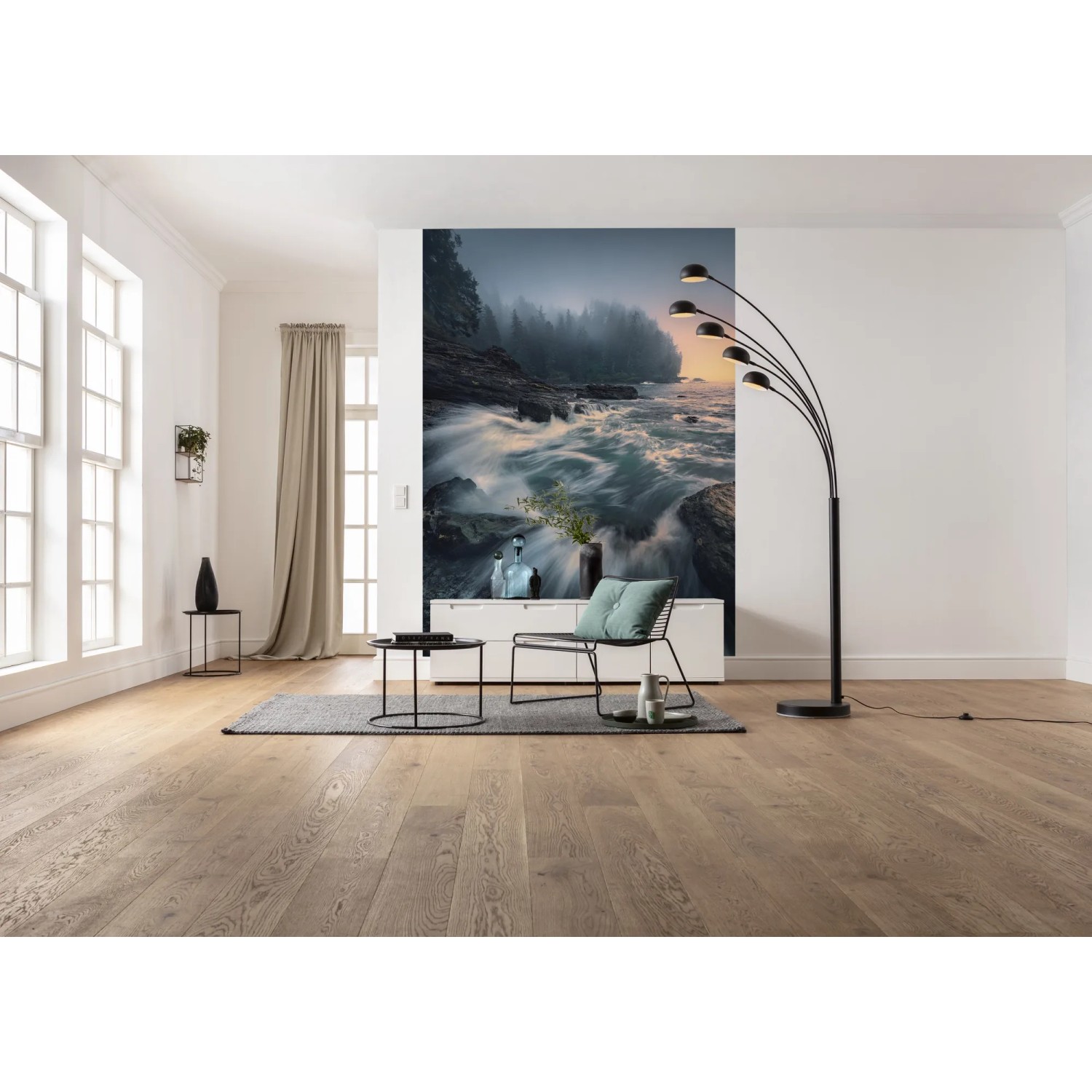 Vlies Fototapete Cry of the Sea (200x280 cm) im Wohnraum, zeigt Küstenlandschaft mit tosendem Wasser.