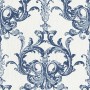 Tadessi Vliestapete Lio mit blau-weißem Barock Streifenmuster.