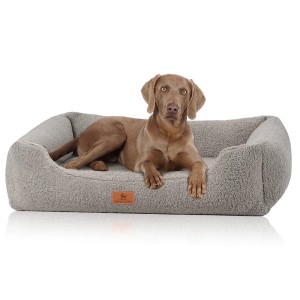 Graues Knuffelwuff Hundebett Wollekopp XXL mit Hund, orthopädisches Hundekörbchen aus Kunstfell.
