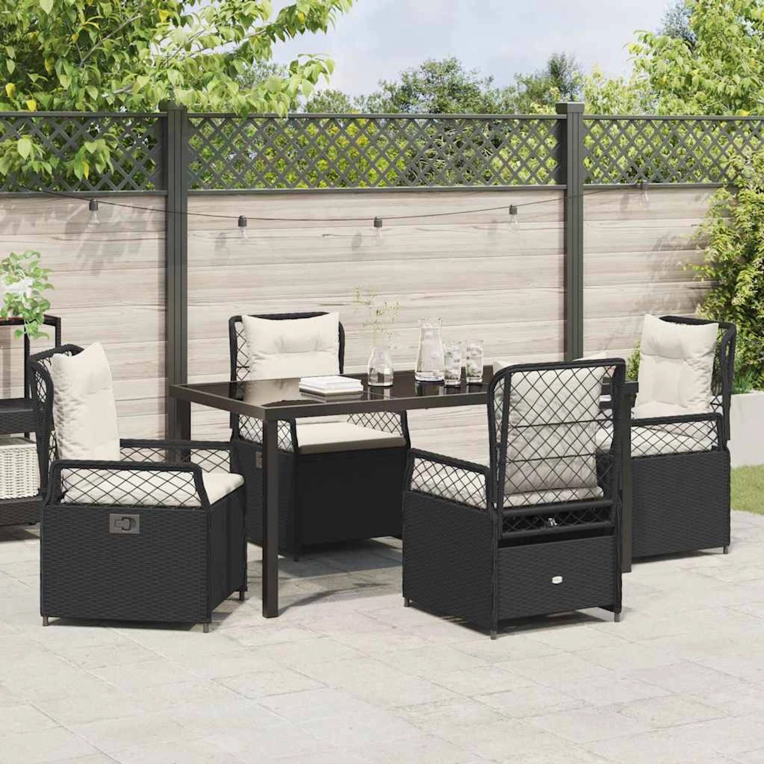 Schwarze vidaXL Garten Essgruppe, 5-teilig, aus Poly Rattan mit Tisch und Stühlen mit hellen Auflagen.