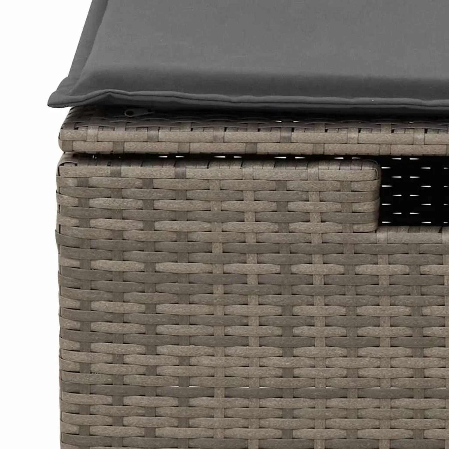 Detailaufnahme: Graue Gartenmöbel aus Polyrattan mit Kissen, Teil der vidaXL Sofagarnitur.