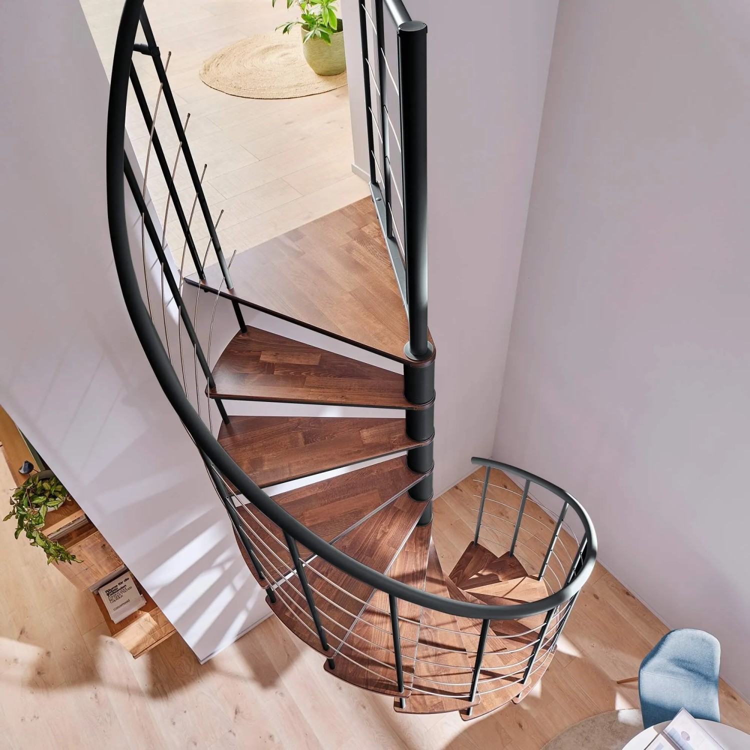 Treppen Intercon Wendeltreppe Select 140 cm Durchmesser 14 Stufen Metallfarbe Lava-Anthrazit Stufendesign Buche Dunkel