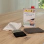 Bondex Arbeitsplatten-Öl transparent 500ml mit Pinsel, Tuch und Schleifpad auf Holzplatte.