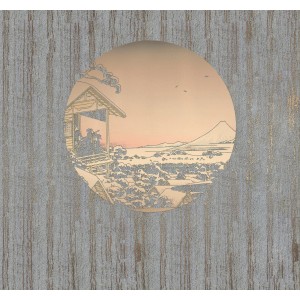 Komar Vlies Fototapete Land of Gold, japanische Landschaft mit Haus und Berg Fuji.