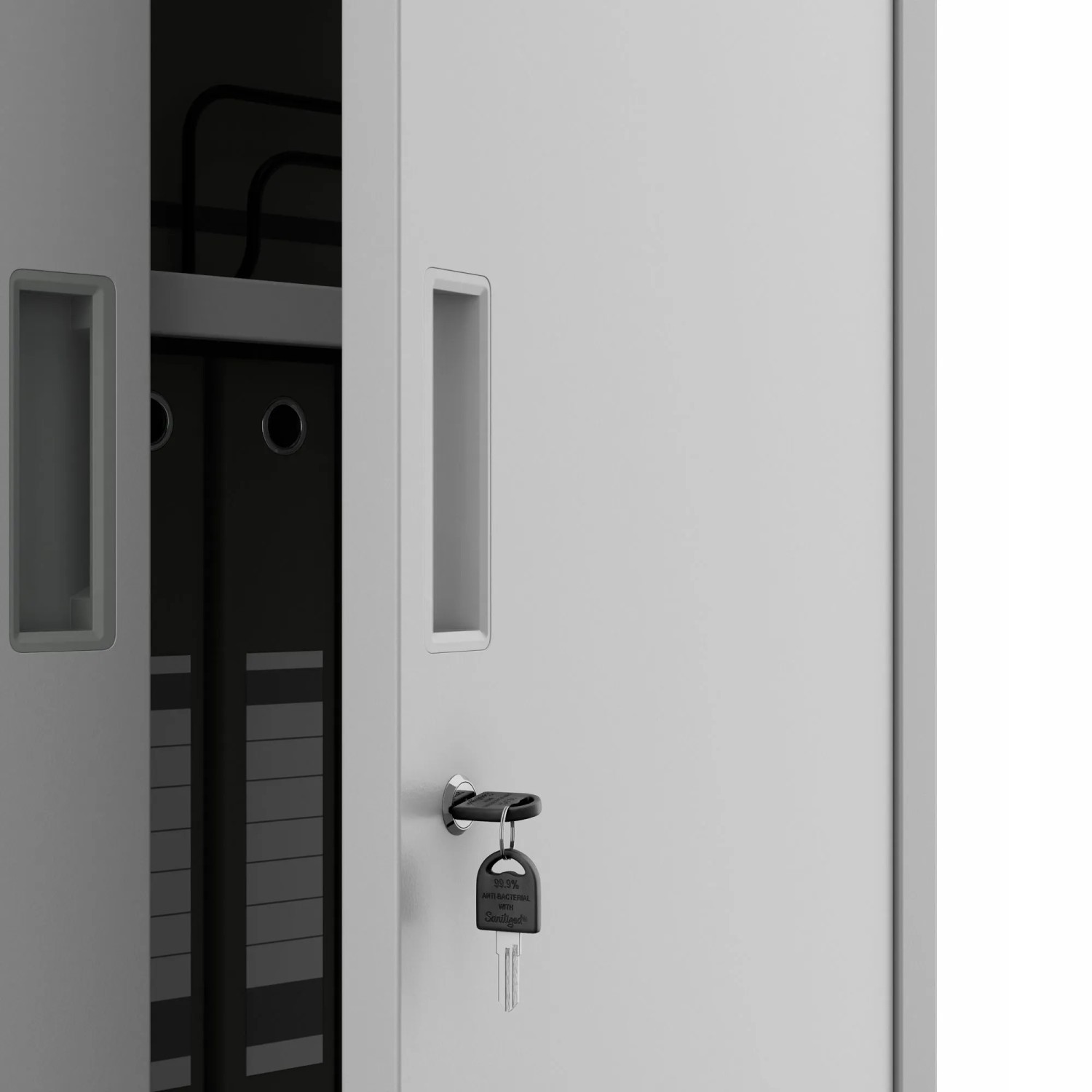 Grauer Jan Compact Metall-Aktenschrank mit Zylinderschloss und Schlüssel. Eine Tür offen, Aktenordner sichtbar.
