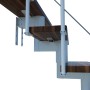 Detailansicht der Minka Mittelholmtreppe Comfort Top in Walnuss/Weiß. Innentreppe mit Holzstufen und weißem Geländer.