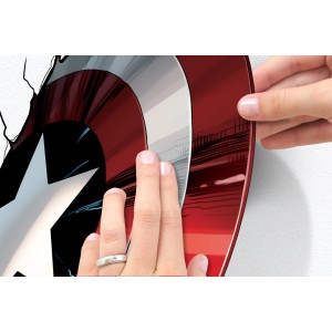 Komar Wandsticker Avengers Powerful, Anbringung des Captain America Schildes an der Wand.