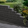 Graphitfarbene Montania Mauer aus Betonsteinen als Garteneinfassung mit Bepflanzung.
