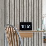 Graue Easy Decor Vliestapete Beton mit Streifen, passend zu modernem Arbeitszimmer.