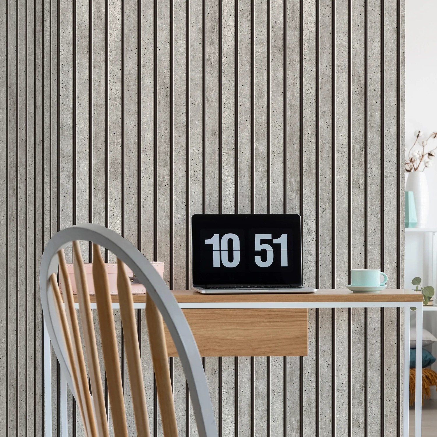 Graue Easy Decor Vliestapete Beton mit Streifen, passend zu modernem Arbeitszimmer.