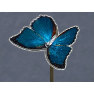 Blauer LED-Solarspieß Sagli in Schmetterlingsform für den Garten.