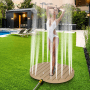 CCLIFE Gartendusche Bodendusche mit Wasserfontäne im Holzton auf Rasen mit Frau.