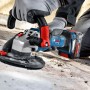 Bosch Professional GBR 18V-15 S Akku-Betonschleifer im Einsatz auf Betonoberfläche.