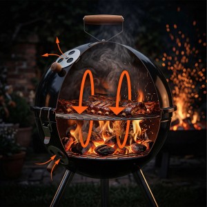 Schwarzer Kugelgrill mit offenem Deckel, Rippchen auf Rost über glühender Kohle. Luftzirkulation sichtbar. Tragbarer Holzkohlegrill.