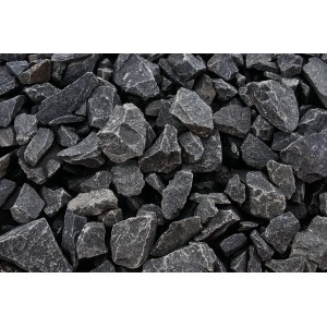 Schwarzer Basaltbruch 25-50 mm, geeignet für Gartenwege und Gabionenfüllung.