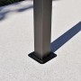 Detailaufnahme: Schwarzer Pfosten des Sojag Pavillon London mit Montageplatte.