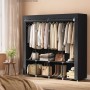 Schwarzer Songmics Textil-Kleiderschrank mit 4 Hängefächern und Ablagen.