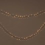 OBI LED Lichterkette Außen mit 400 warmweißen LEDs, leuchtend auf dunklem Hintergrund. Für Garten, Terrasse.