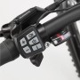 Nahaufnahme des Lenkers vom Fischer E-Bike Mountainbike mit Shimano Bedienelementen und Schaltung.