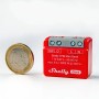 Rotes Shelly 1PM Mini Gen4 Smart-Relais Unterputz neben einer 1-Euro-Münze.