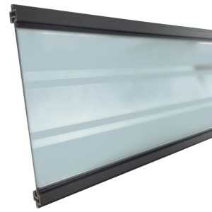 Anthrazitfarbene Glasfüllung für T & J Gotland Sichtschutzzaun, 6x206x1793 mm.