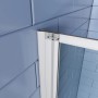 Detailaufnahme: Weißer Badewannenaufsatz mit ESG-Glas, 120x140cm, 5-teilige Faltwand.