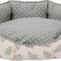 Helles Hunde- und Katzenbett mit Lavendelduft, Kissen mit Punktmuster und Blätter-Print.