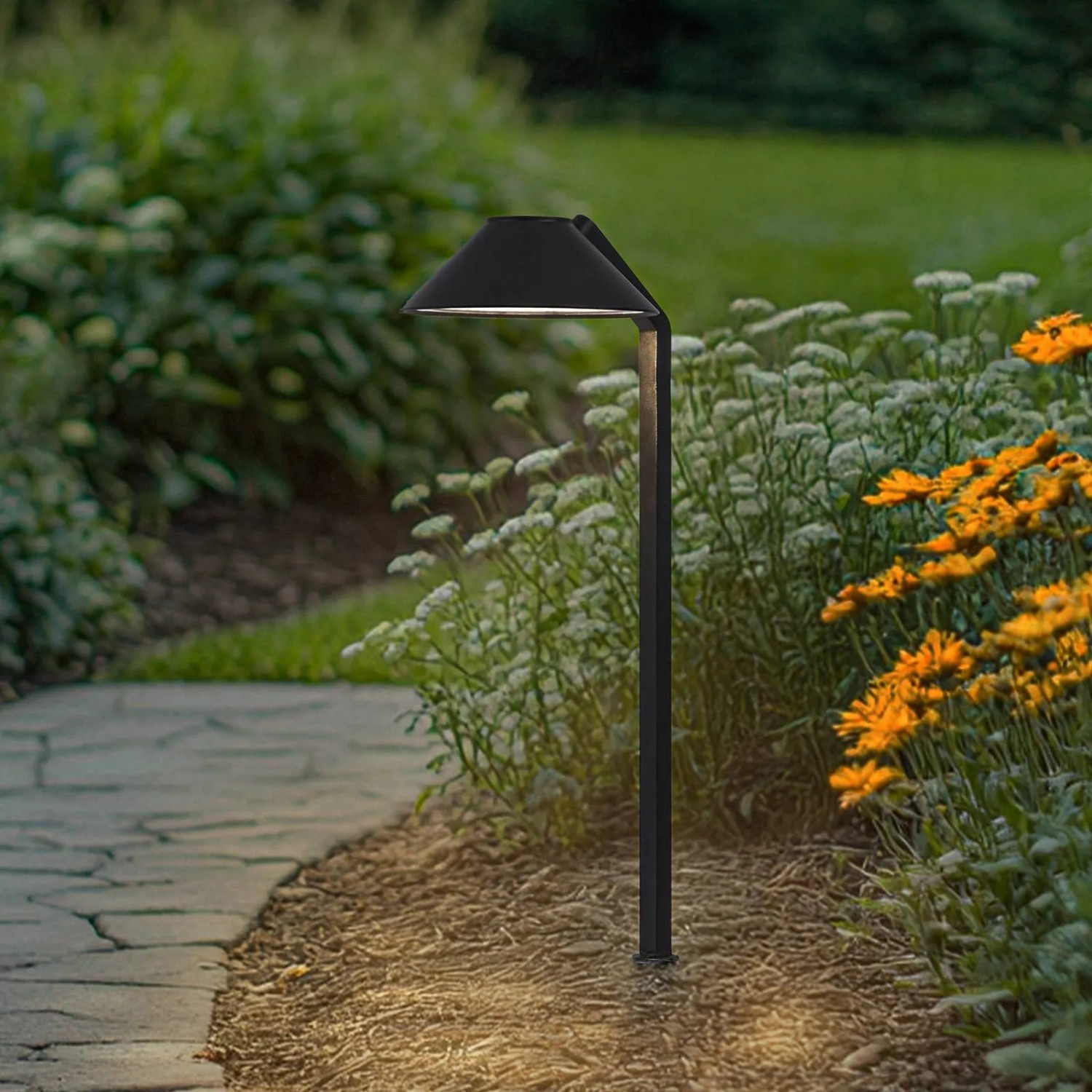 Moderne Lindby LED Außenleuchte Capelo, schwarz, aus Aluminium. Gartenstrahler für stimmungsvolle Beleuchtung.