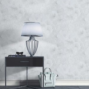 Helle, strukturierte Vliestapete von Guido Maria Kretschmer. Dekorative Tapete im Wohnraum.