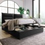 Schwarzes gepolstertes Doppelbett 140x200cm aus Samt mit offenem hydraulischem Stauraum unter dem Lattenrost.