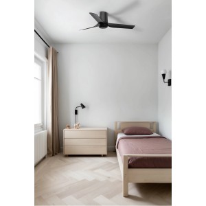 Schwarzer FARO Deckenventilator Mini Punt Tub (90 cm) im Schlafzimmer.
