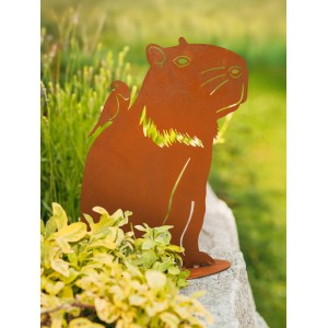 Rostbraune Capybara Deko-Figur aus Metall mit Vogel für den Garten, 44x37cm.