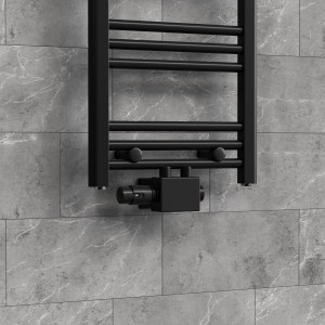 Schwarze LuxeBath Anschlussgarnitur Universal für Badheizkörper mit Mittelanschluss.