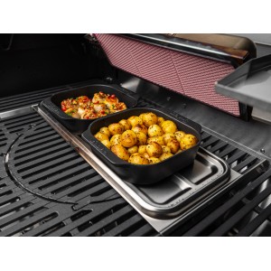 Enders Gusschalen-Set M, 2-teilig, auf Grill mit Kartoffeln und Gemüse.
