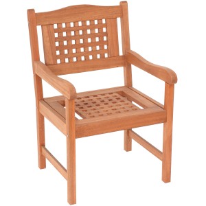 Brauner Gartensessel Lima aus geöltem Eukalyptusholz mit aufwendiger Musterung.