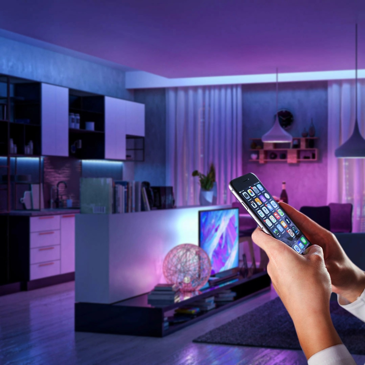 Smart Home: Wohnraum mit MegaLight LED Streifen, gesteuert per App.