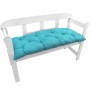 Türkise NYVI Bankauflage 110x45 cm auf weißer Gartenbank. Bequemes Sitzkissen mit Steppung.