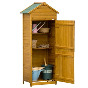 Outsunny Gerätehaus aus Holz mit 2 Regalen, wetterfest und mit geöffneter Tür.