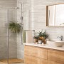Badezimmer mit Grosfillex Wandpaneelen Element 3D Optik Romano Bianco Matt.