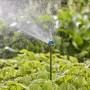 Gardena Verlängerungsrohr 20 cm mit Sprühdüse im Einsatz zur Bewässerung im Micro-Drip-System.