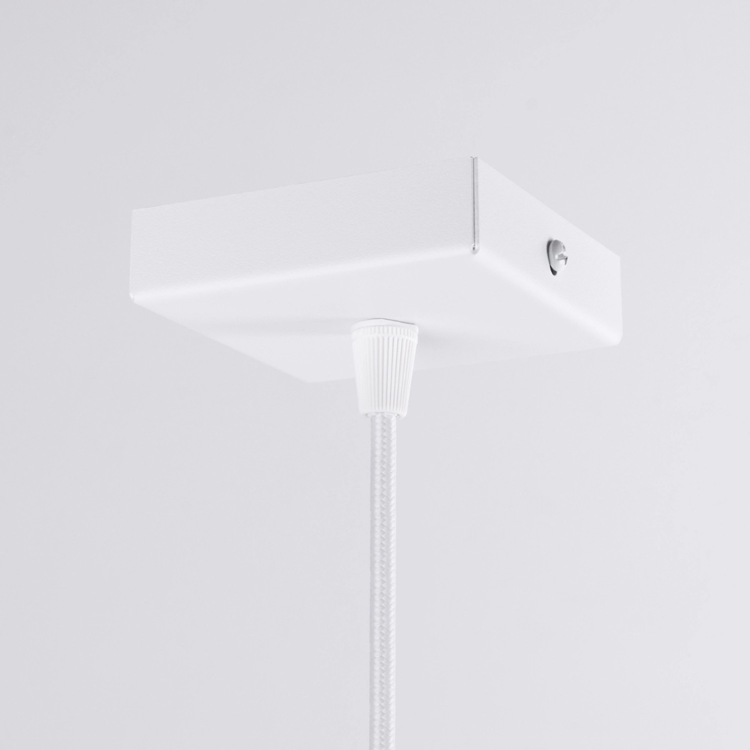 Detailaufnahme der weißen Sollux Lighting Hängeleuchte Prysm 1, Lampen & Leuchten.