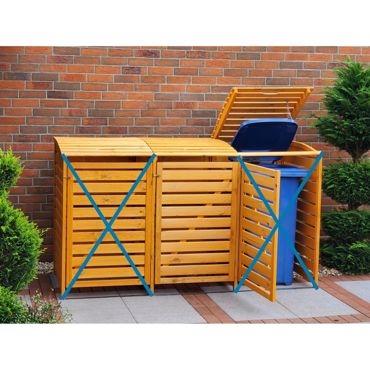 Erweiterung für Vario III Mülltonnenbox in Honigbraun, aus Holz mit einer blauen Mülltonne.