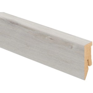 Sockelleiste Kiefer, 50x18x2600 mm, MDF, für einen sauberen Bodenabschluss.