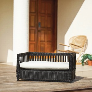 Schwarzes Teamson Pets Rattan Hundebett/Katzenbett mit wasserdichtem Kissen.